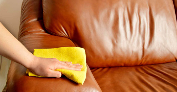 cach-lam-sach-ghe-sofa-da-bang-bot-baking-soda